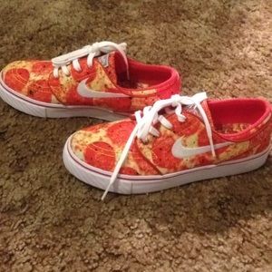 Nike SB pizza printed